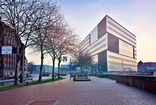 农村社区与城市社区的共同点，与城市相比较,农村社会具有十分明显的社区特征