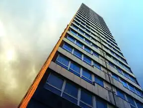 从技术基建到商业闭环，构建新一代服务器企业的创新路径解析，怎么做服务器公司的网站