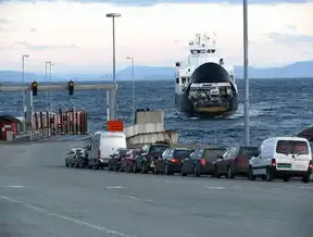 全球物流霸主，上海港2023吞吐量破10亿吨背后的硬核实力解析，目前吞吐量世界排名第一的港口是