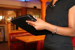 Win10桌面服务进程，系统后台的隐形守护者与潜在风险解析，win10桌面进程explorer修复